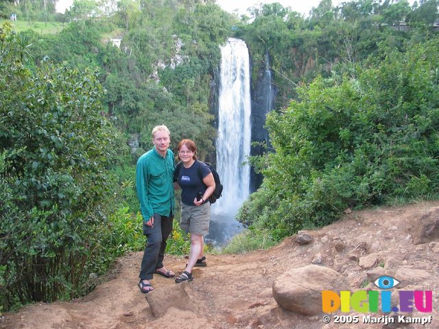 14319 Marijn and Jenni at Thompson waterfall